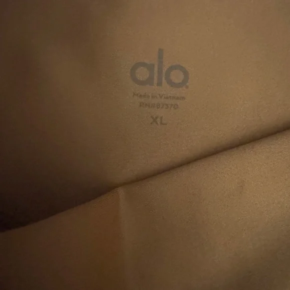 ALO Yoga Women's Brown Bike Shorts - Picture 5 of 6